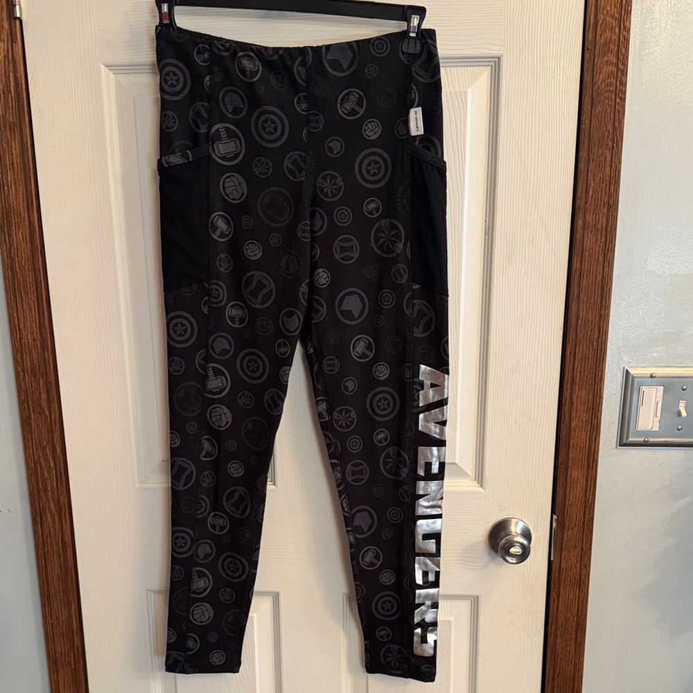 Avenger Women’s size Medium Black Graphic Leggings